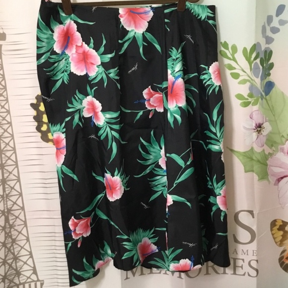 Vintage 60s 70s Helena’s Hawaiian Sarong Wrap Pareo Black w Red/Pink Hibiscus - Picture 9 of 10